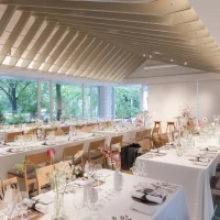 室内の披露宴会場