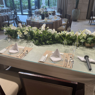 一階の披露宴会場の高砂です