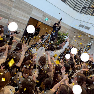 Flowershowerのかわりにコンフェッティシャワー|775103さんのWグランラセーレ岡山の写真(2558624)