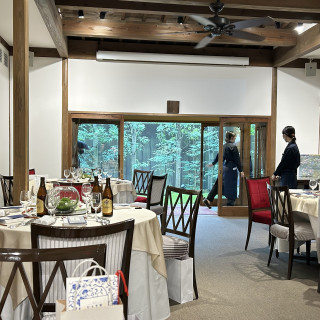 披露宴会場かや中庭を望む景色