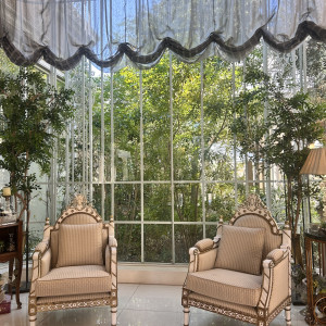 徹子の部屋みたいな豪華なイス|775195さんのエスプリ・ド・ナチュールの写真(2559471)