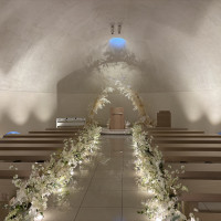 独特な形のチャペル。写真は陰で暗いですがとても綺麗です。