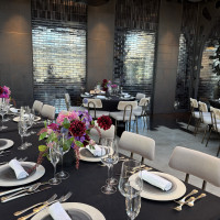 パーティー的な雰囲気の装花とデーブルクロスが素敵でした。