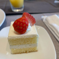デザートのウェディングケーキ
