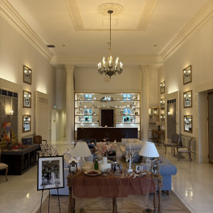 洋風な外観で、ウェルカムスペースに写真や小物たくさん置ける|775302さんのアーセンティア迎賓館(柏)/テイクアンドギヴ・ニーズウェディングの写真(2558783)