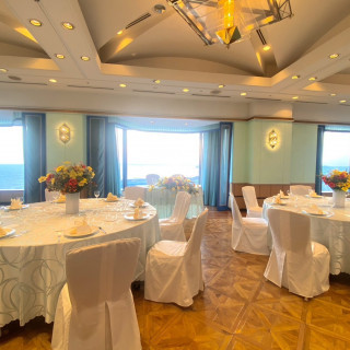 見学時に撮影した披露宴会場の全体像です