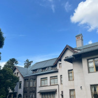 ガーデンから見た旧細川公爵邸の外観