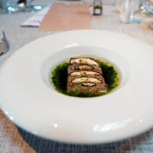 椎茸のテリーヌ
カニのソースが標準で、カニが苦手な人はイワナ|775347さんのヒカリヤ(国登録有形文化財)の写真(2559208)