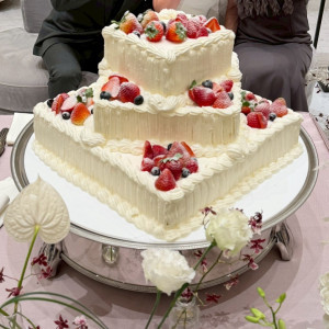 ウェディングケーキ|775387さんのベイサイドパーク迎賓館（千葉みなと）/テイクアンドギヴ・ニーズウェディングの写真(2559422)