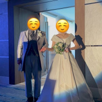 サテン生地のドレスを選びました