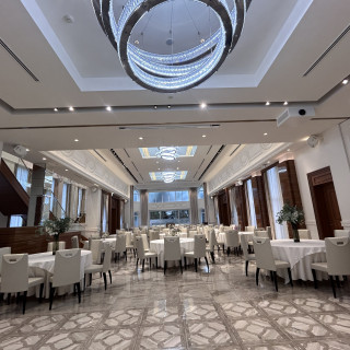 新郎新婦の登場口は階段を入れたら3つある!