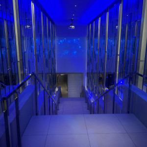 外から入り会場の扉を開けた場所|775458さんのGLOVE WITH AQUA STYLE(グローヴ ウィズ アクアスタイル)の写真(2559792)