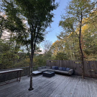 パーティー会場から自由に行き来できるテラス