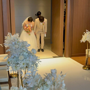 挙式会場の装花はオプションなしです|775502さんのTHE BAYSUITE SAKURAJIMA TERRACE（ザベイスイートサクラジマテラス）の写真(2561719)