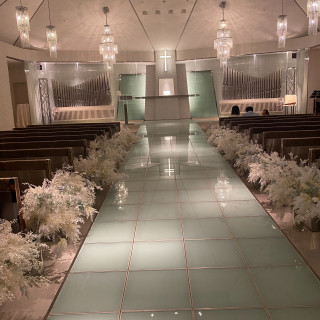 ウェディングロードが光る仕掛けになっており綺麗