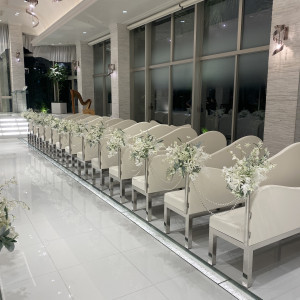 白が基調で明るく開放感のある挙式会場でした|775529さんのアルカンシエル南青山(アルカンシエルグループ)の写真(2560306)