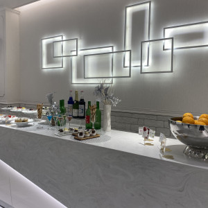 ウェルカムパーティー会場にはバーカウンターも設置されています|775529さんのアルカンシエル南青山(アルカンシエルグループ)の写真(2560308)