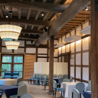 会場右手天井を入れた景色