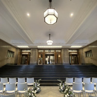 新郎新婦がこの階段に登るので後方でも顔が見えます