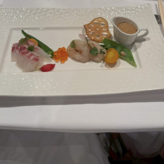 前菜（鮮魚とホタテのカルパッチョ）