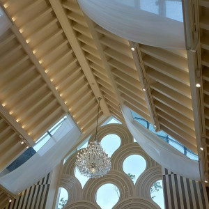 リニューアルされて天井まで筒抜けになって広々としてる|775648さんのラピスコライユ ●BRASSグループの写真(2561056)