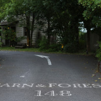 駐車場に入る入口の矢印