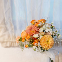 披露宴で席に座ってるときのブーケ置き場