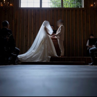 太陽光が差すチャペル