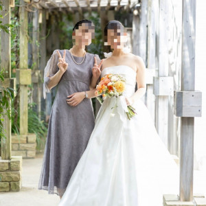 エスコートしてもらった人とガーデン通路で撮影|775689さんのBARN&FOREST148〜バーン&フォレスト148〜の写真(2570302)