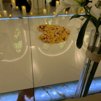 写真撮影をする前にフラワーシャワーをハート型にしてくれます。