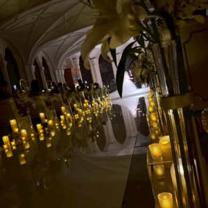 暗くすると綺麗に大理石に反射して綺麗です|775803さんのセント・ラファエロチャペル東京の写真(2562028)