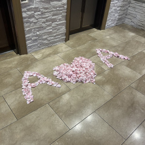 エレベーター前のサプライズイニシャル|775805さんのラヴィール岡山の写真(2562123)