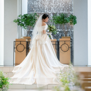 十字架やステンドグラスが無く水が流れ、光も入り清々しい。