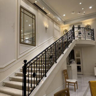 階段はフラワーコーディネーターと相談して装飾可能です!