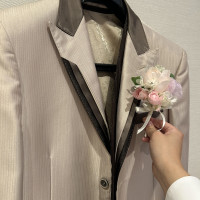 ブートニアはブーケに合わせて作ってもらえます!