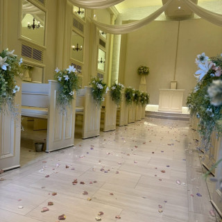 100人近くなると後方は立ち見の方もいるので広いとは言えない