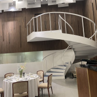 新郎新婦が入場する螺旋階段