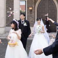 少人数の為スタッフの方もフラワーシャワーに参加してくれました