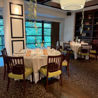 写真の天井装飾は80,000円