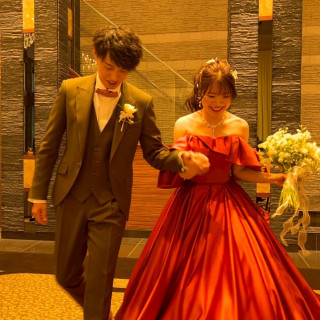 階段からおりる演出の後のエスコートのときです。