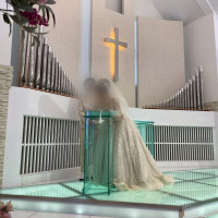 祭壇の高さが結構あってどの席の人もしっかり見れる