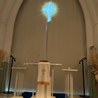 カーテンを閉めたチャペル