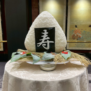 ケーキ入刀ではなく、おにぎりかぶりつきにしました。|775998さんの大阪天満宮の写真(2562555)