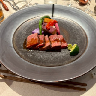 鎌倉野菜とお肉に薬味で酢橘とワサビがあります