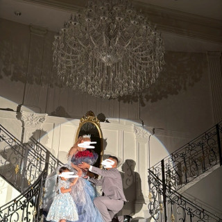 ゲストからバラを集めてサプライズ