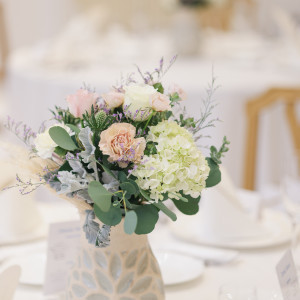 テーブルのお花|776056さんのアーヴェリール迎賓館(高松)/テイクアンドギヴ・ニーズウェディングの写真(2562838)