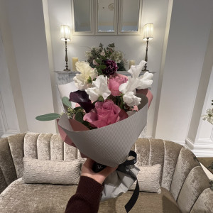 綺麗なお花をプレゼントしてもらいました!|776066さんのアーヴェリール迎賓館(名古屋)/テイクアンドギヴ・ニーズウェディングの写真(2562876)