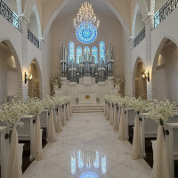 白を基調としたチャペルです。