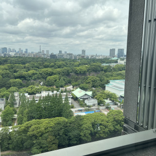 チャペルのすぐ横のテラスからの景色。商業看板がありません