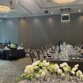 廊下から外が見えるタイプの会場、高砂側からの見え方です